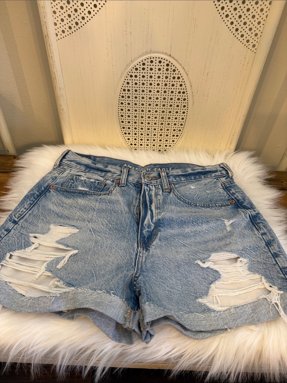 American Eagle Outfitters Women's Light Blue Distressed Denim Shorts Sz- 6